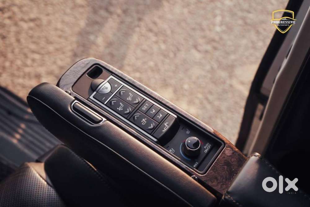 Toyota Vellfire 2.5 Executive Lounge, 2022, Petrol