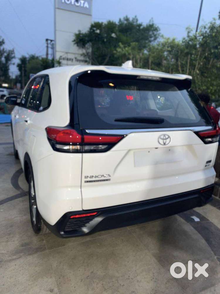 Toyota Innova Hycross 2.0 Zx (o) Hybrid 7 Str, 2025, Petrol