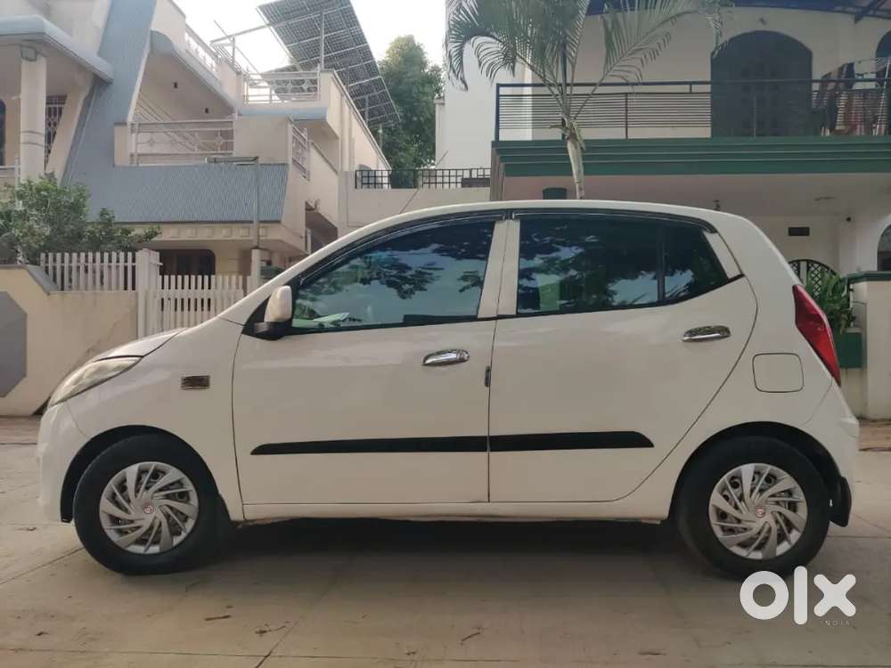Hyundai I10 
Model 2016
Owner Second 
Fuel Cng Petrol 
Insurance Valid