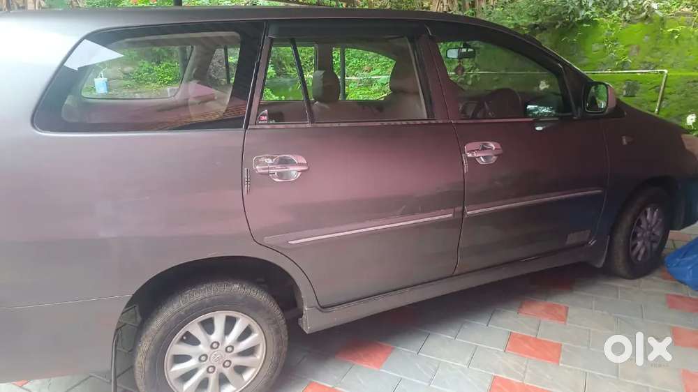 Toyota Innova 2013 Diesel 240000 Km Driven