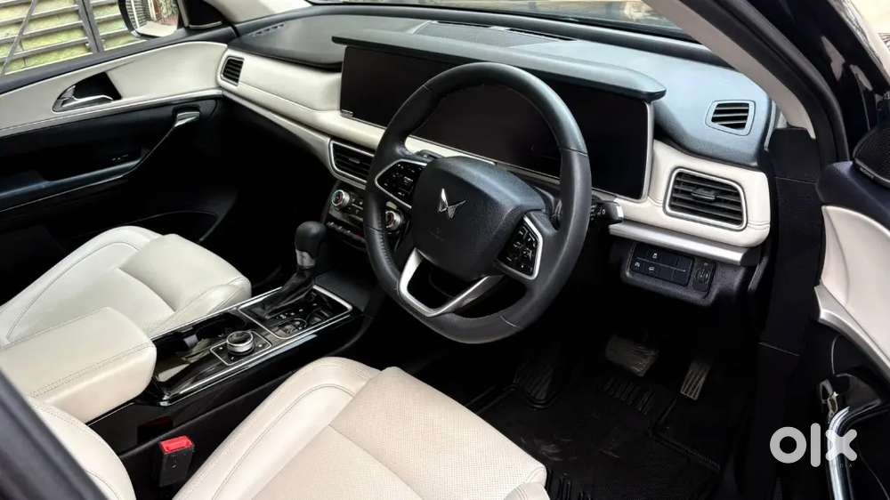 Mahindra Xuv700 2023 Diesel 32000 Km Driven