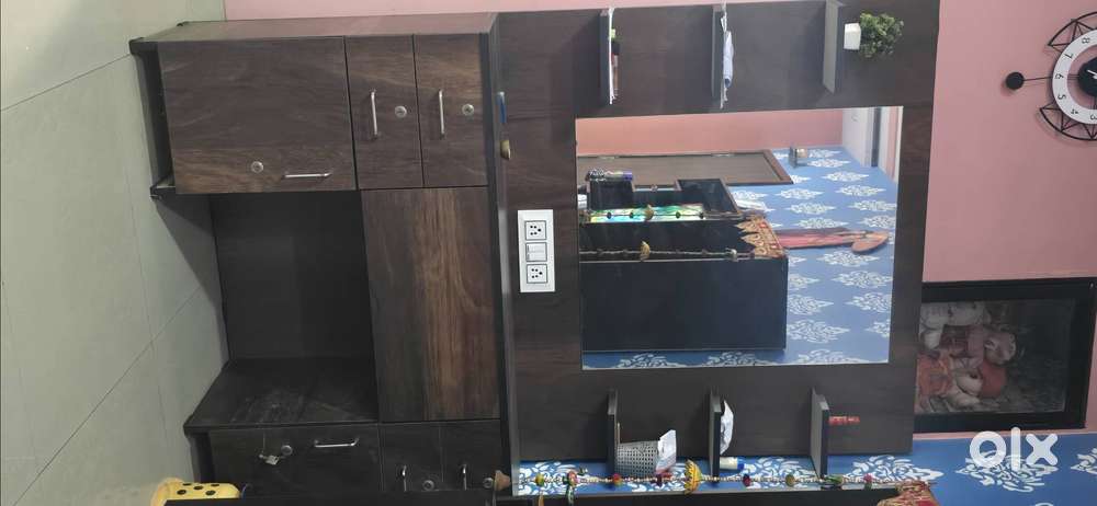 Dressing table