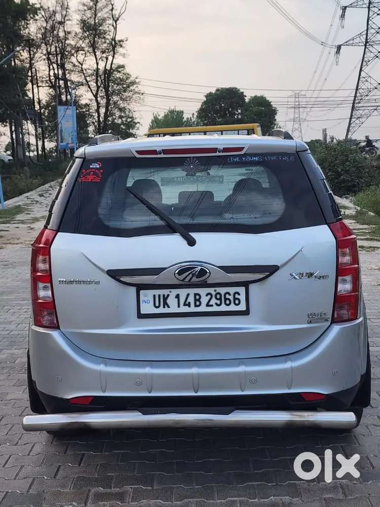 Mahindra Xuv W10 Automatic 
Sunroof 
Electronic Seats 
Ac