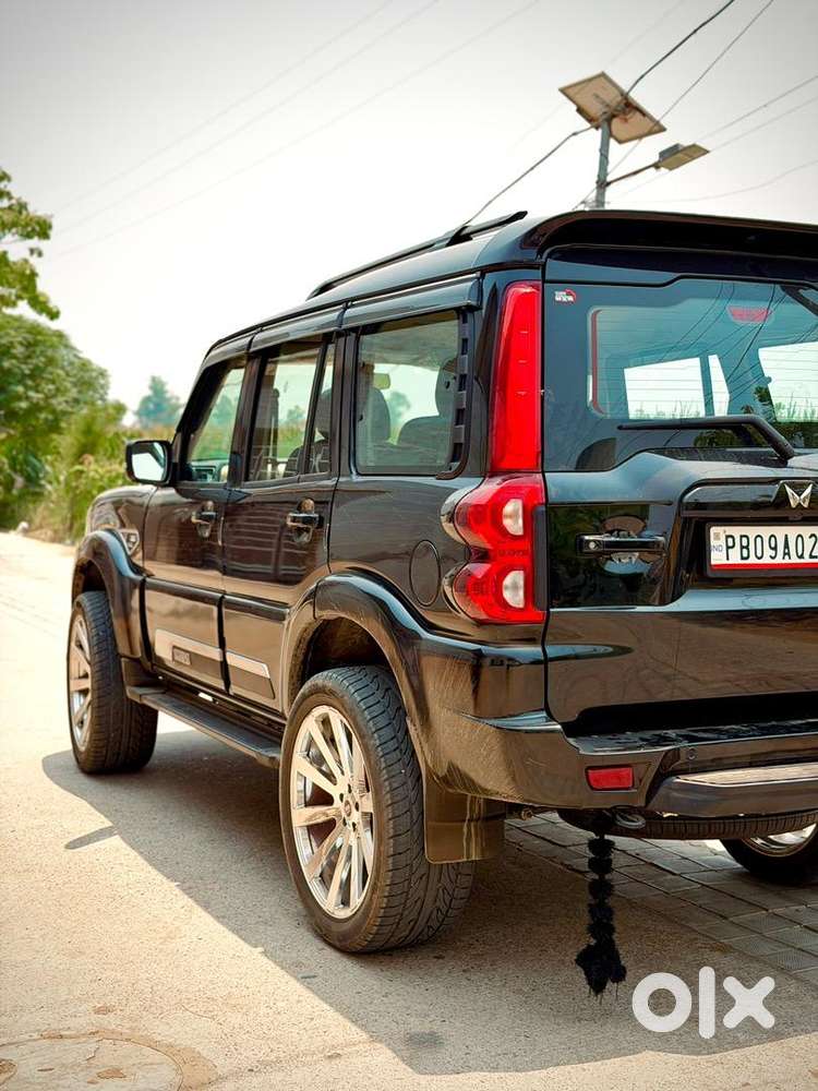 Mahindra Scorpio Classic 2025 Diesel 14000 Km Driven