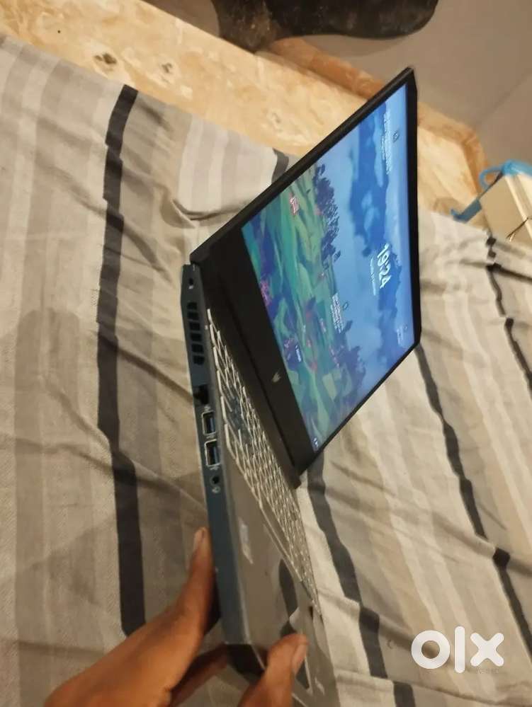 Acer praditor helios 300