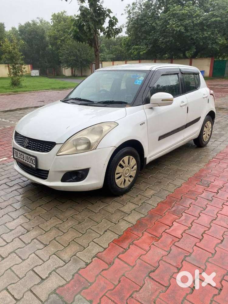 Maruti Suzuki Swift Vxi 1.2 Abs Bs-iv, 2012, Petrol