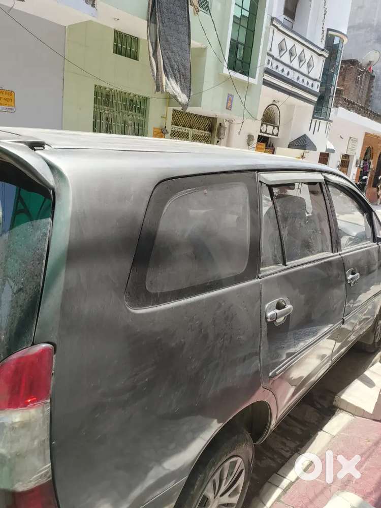 Toyota Innova Car
