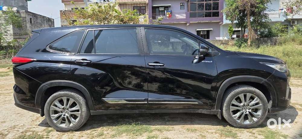Toyota Innova Hycross 2.0 Zx Hybrid 7 Str, 2024, Petrol