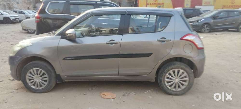 Maruti Suzuki Swift Vxi + Manual, 2012, Cng & Hybrids