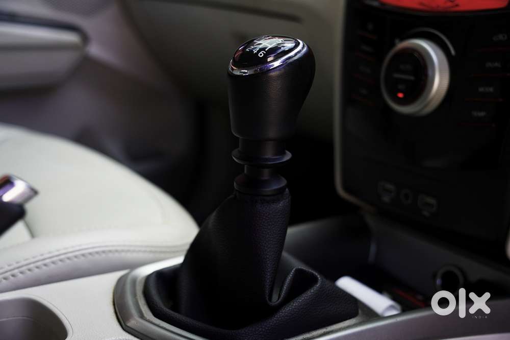 Mahindra Xuv300 W8 Option Dual Tone, 2021, Petrol