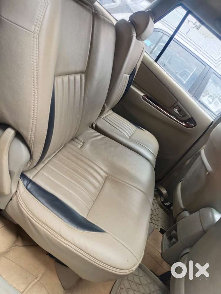 Toyota Innova 2.5 V 8 Str, 2013, Diesel