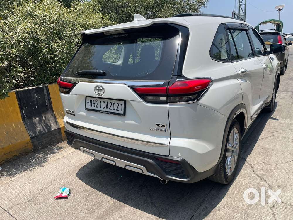 2024 Toyota Innova Hycross Petrol