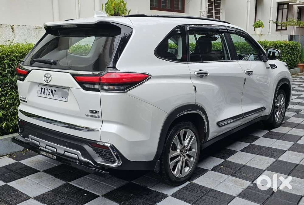Toyota Innova Hycross 2024 Petrol Automatic