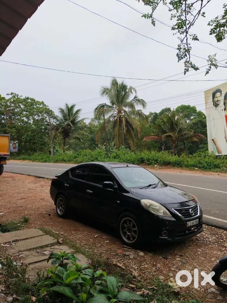 Nissan Sunny 2012