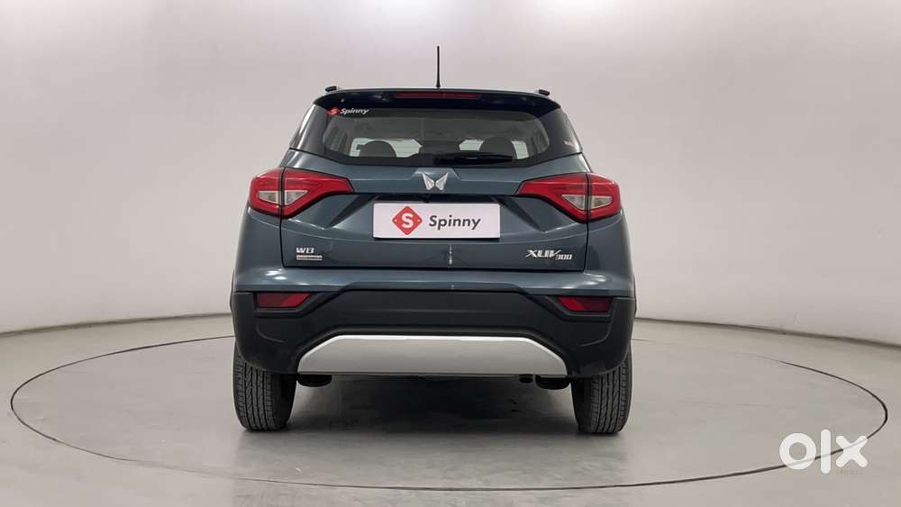 Mahindra Xuv300 1.2 W8 (o) Amt Petrol, 2022, Petrol