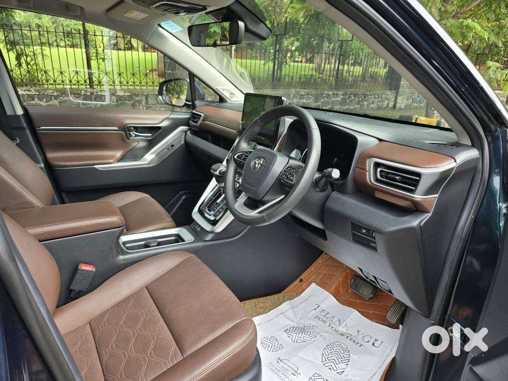 Toyota Innova Hycross 2.0 Zx (o) Hybrid 7 Str, 2025, Petrol