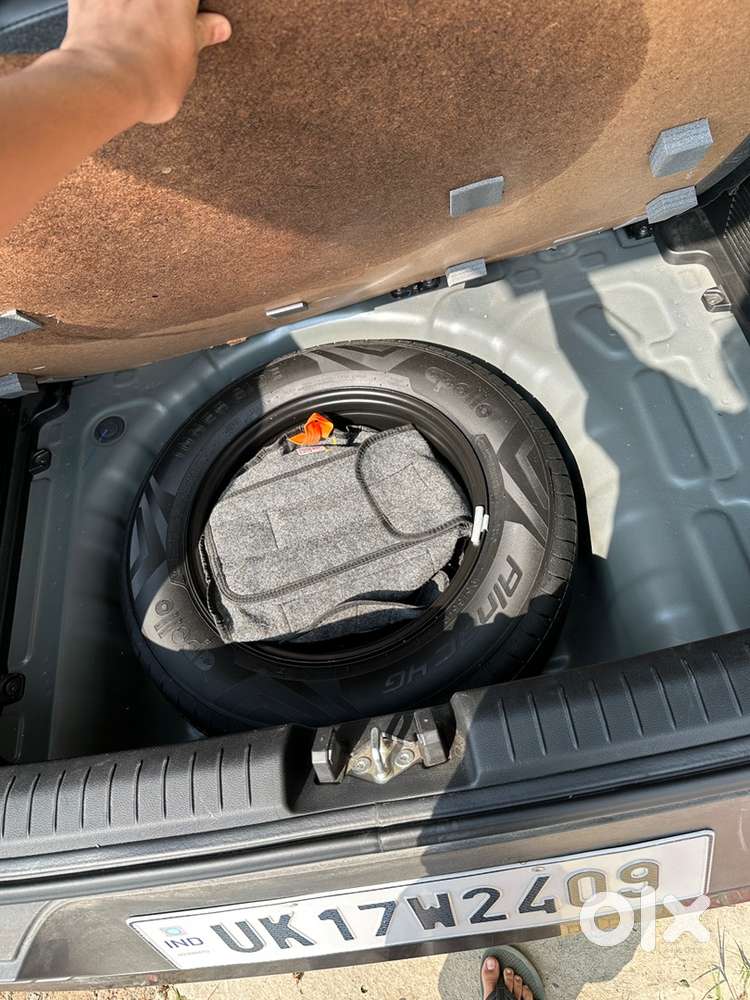 Hyundai Venue 2024 Petrol Well Maintained