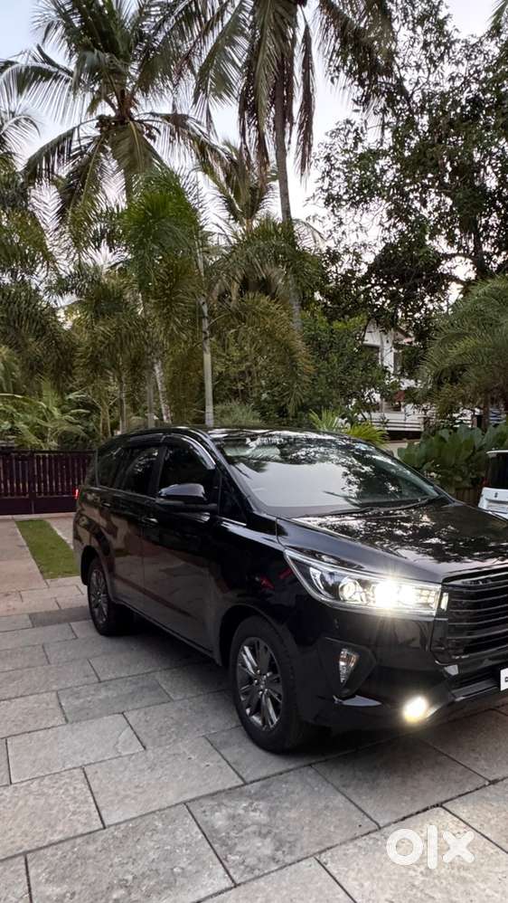 Crysta 2.8 Z Showroom Condition