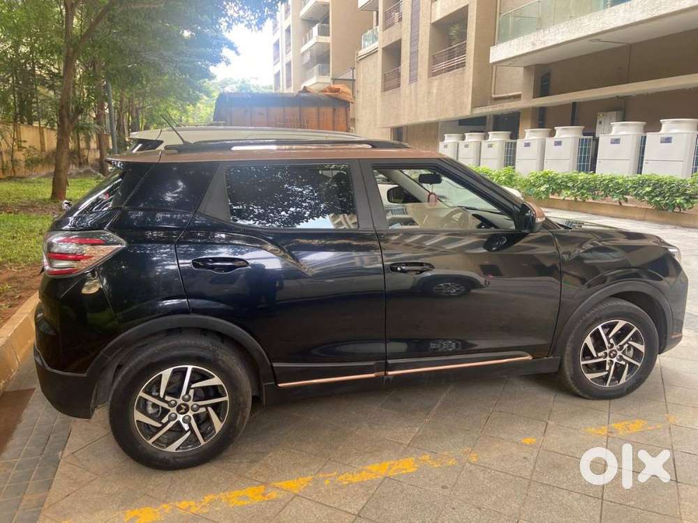 Top End Mahindra Xuv400 Black With The Extra Large 37.kw Battery
