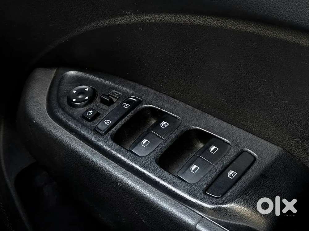 Hyundai Venue 2020 Petrol Well Maintained Brand New Tyres