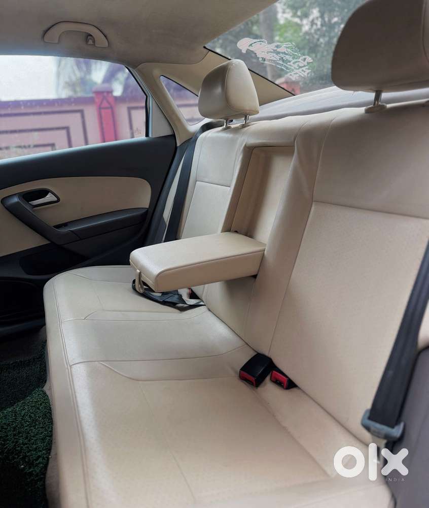 Volkswagen Vento 1.2 Highline Plus At 16 Alloy, 2015, Petrol