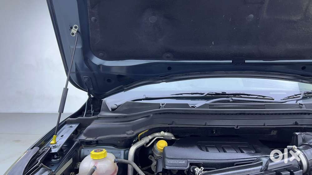 Mahindra Xuv300 1.2 W8 (o) Amt Petrol, 2021, Petrol