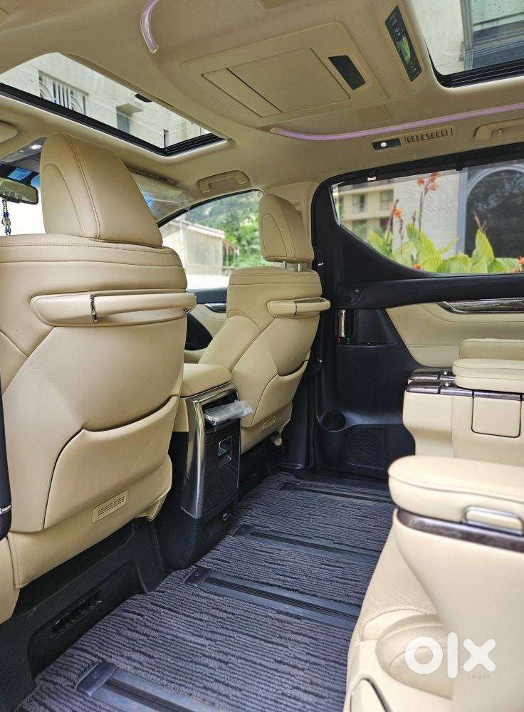 Toyota Vellfire 2.5 Executive Lounge, 2020, Diesel