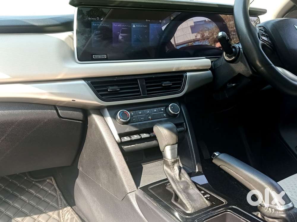 Mahindra Xuv700 2.0 Ax 5 Petrol At Str, 2022, Petrol