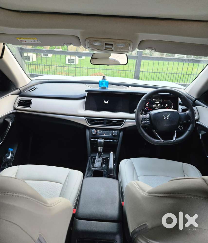 Mahindra Xuv700 2.2 Ax 5 Diesel At Str, 2022, Diesel