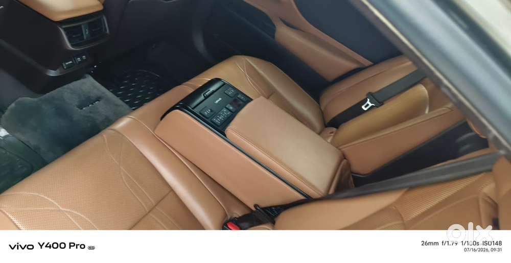 Lexus Es Hybrid 2019 Cbu, Vip Num, 1st Owner, Company Serviced