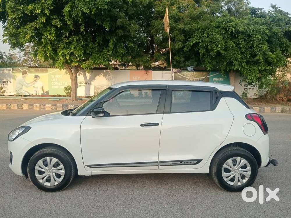 Maruti Suzuki Swift Vxi + Manual, 2023, Petrol
