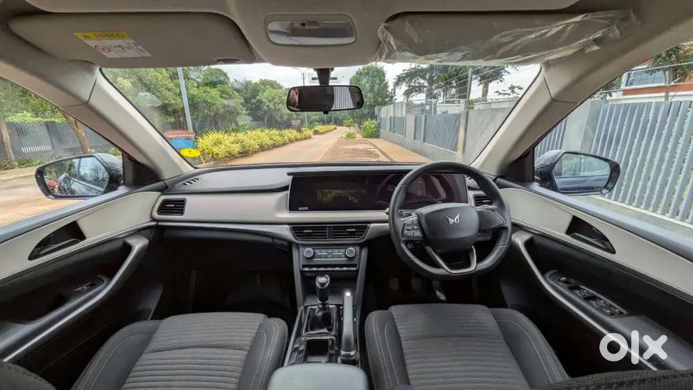 Mahindra Xuv700 Ax3 5str Petrol 2021 Single Owner