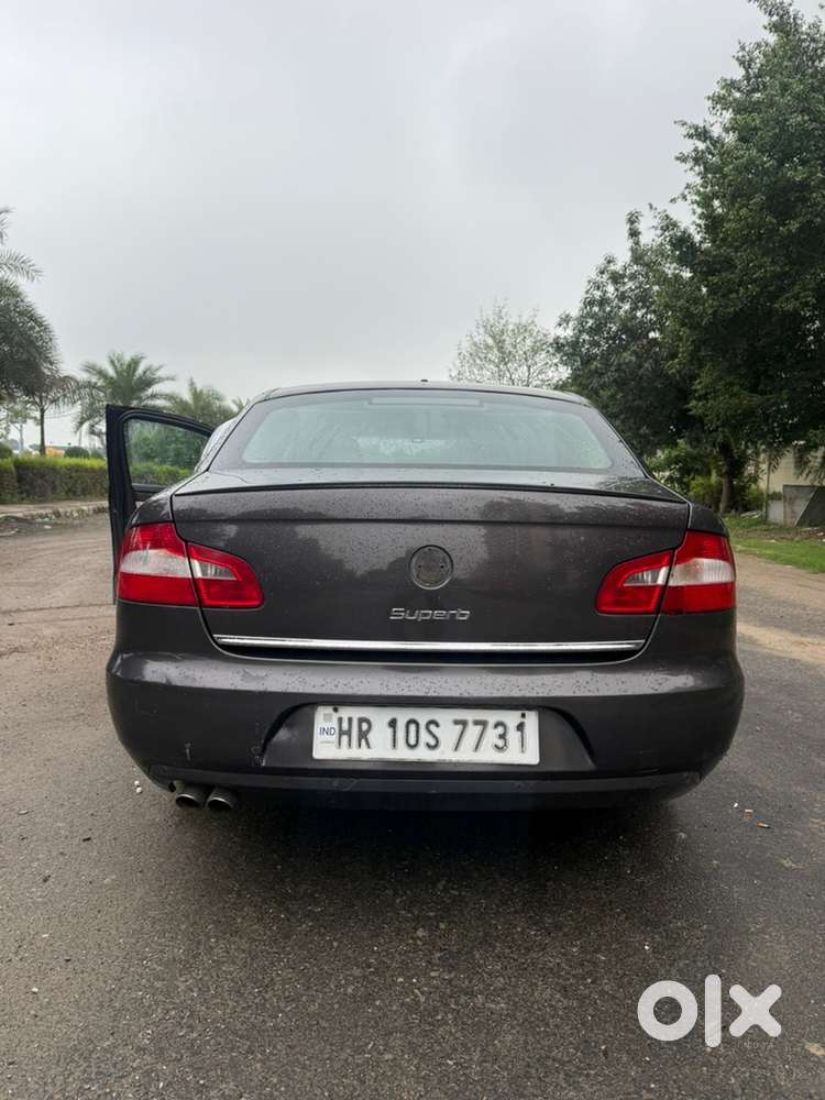 Skoda Superb Automatic 2012 Km Driven