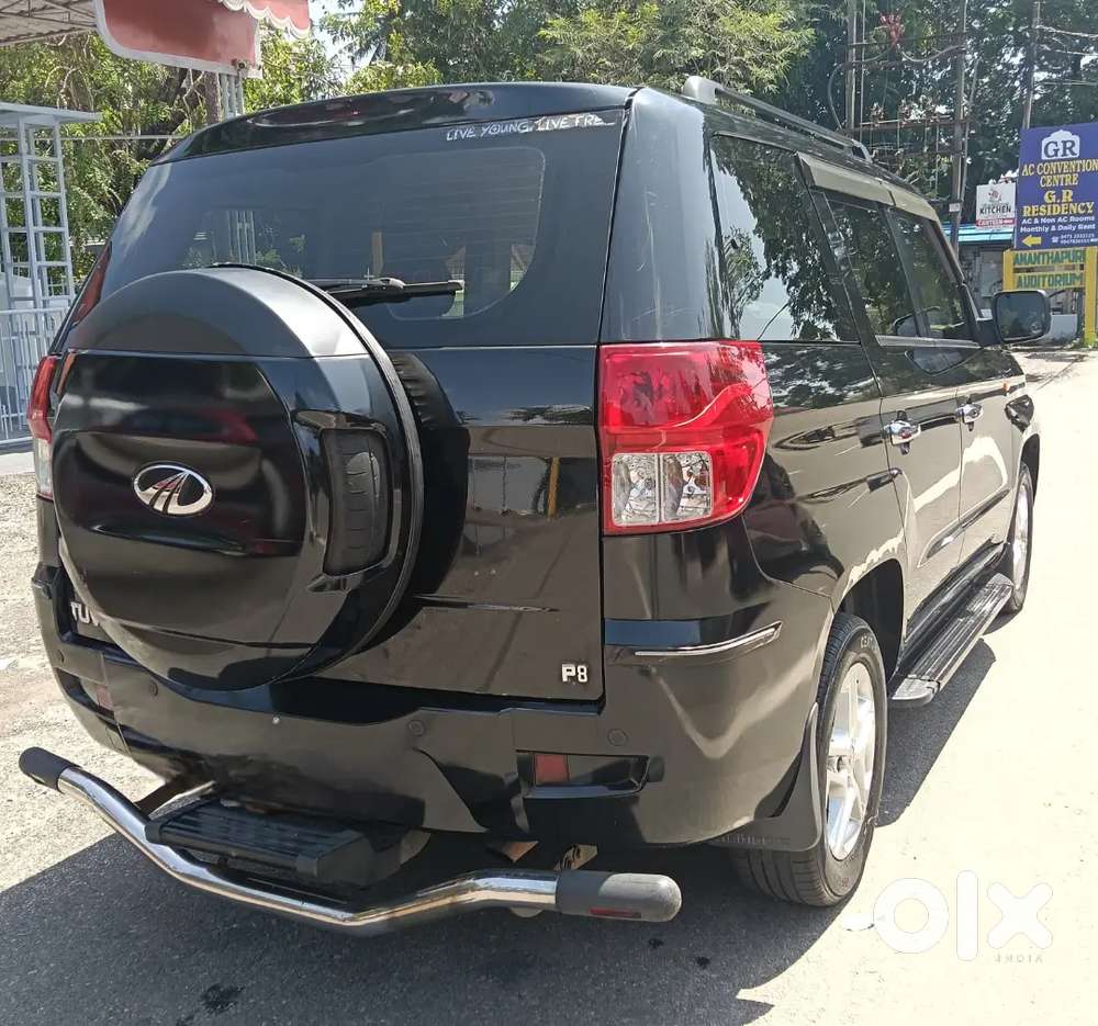 Mahindra Tuv 300 P8 Plus 2018
