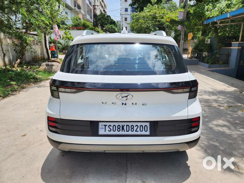 Hyundai Venue 1.2 S (o), 2024, Petrol
