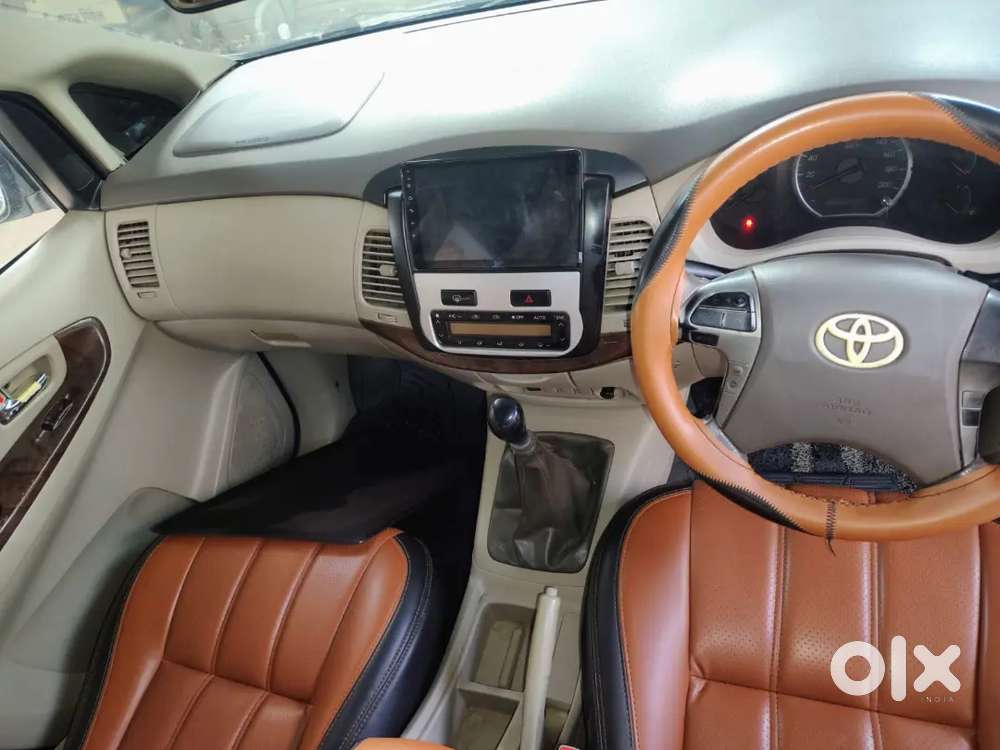 Toyota Innova 2012