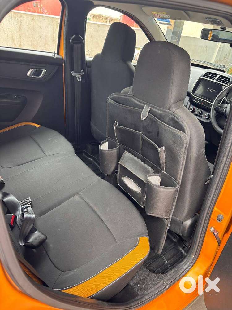 Renault Kwid  Automatic  Dual Tone  Top End- 2023 Petrol  6300 Km