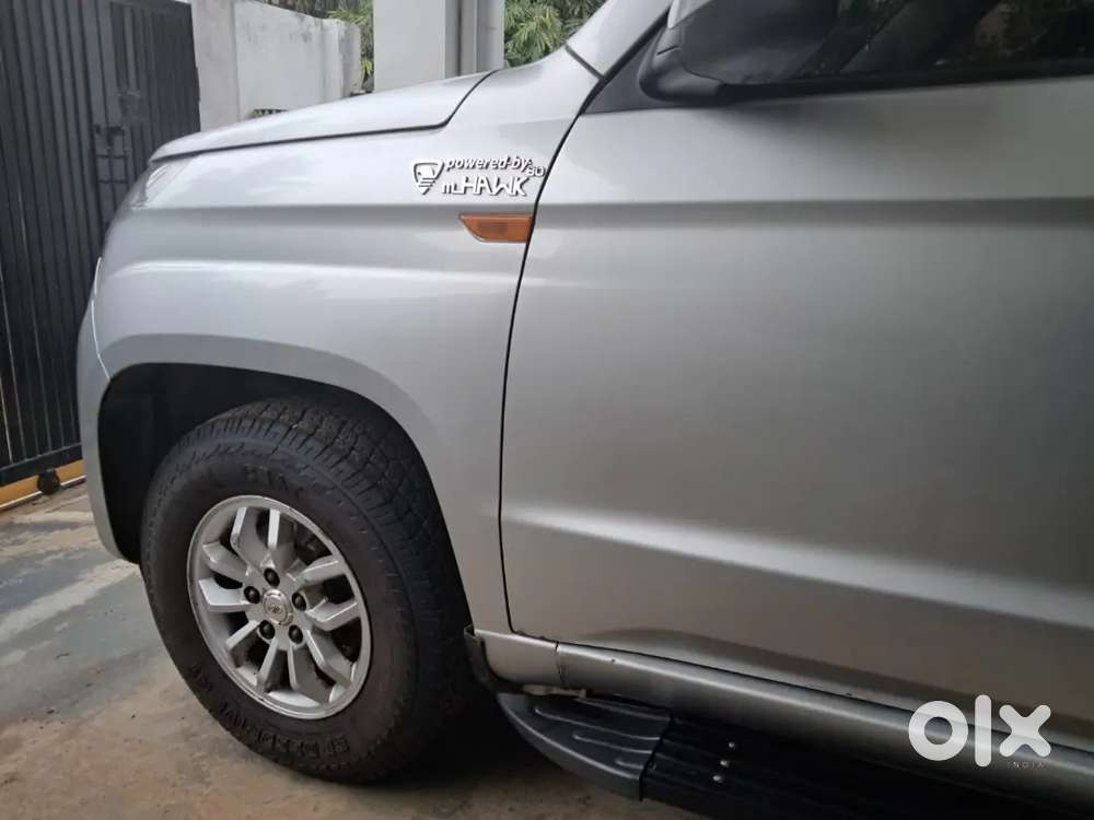 Mahindra Tuv 300 2015  T8 Model