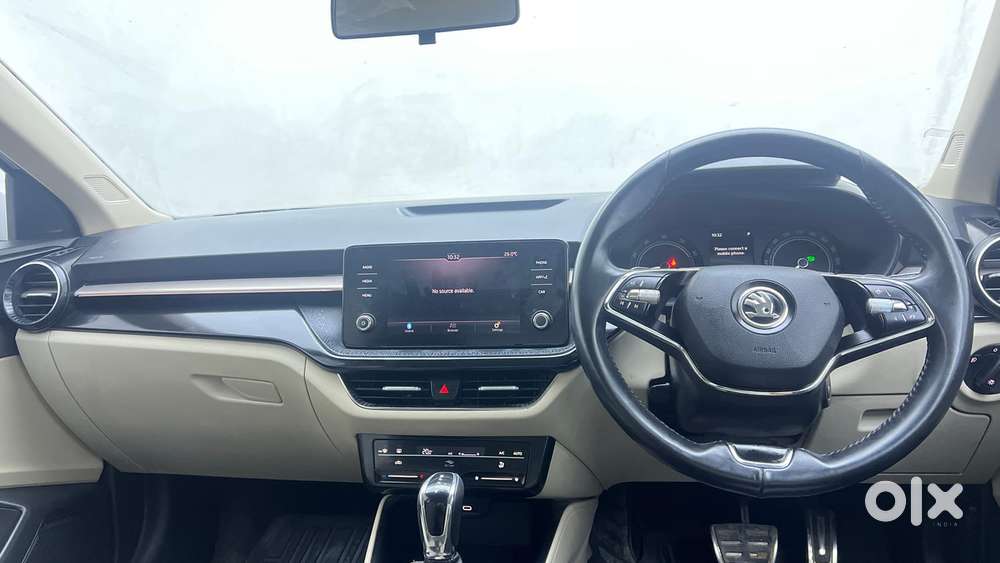 Skoda Slavia Ambition 1.0l Tsi At, 2022, Petrol