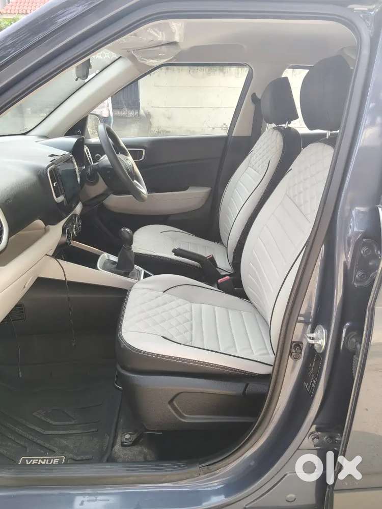 Hyundai Venue 2023 Petrol 33000 Km Driven Single Owner