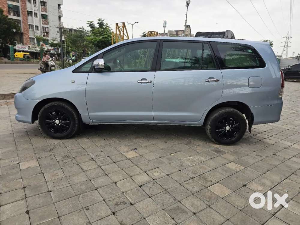 Toyota Innova 2.5 E 8 Str, 2011, Diesel