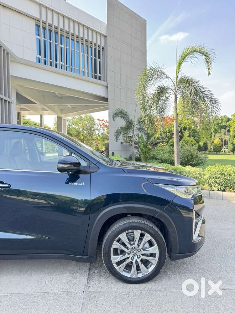 Toyota Innova Hycross 2.0 Zx (o) Hybrid 7 Str, 2024, Petrol