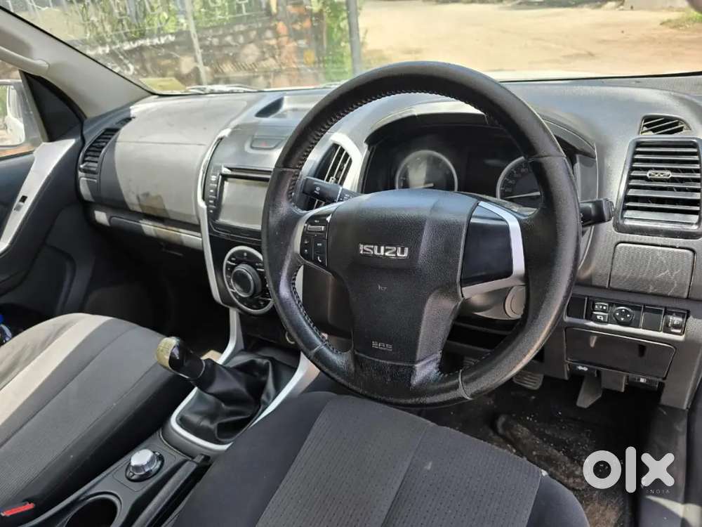 Isuzu V Cross 4×4 , No Time Pass,  Fix Price