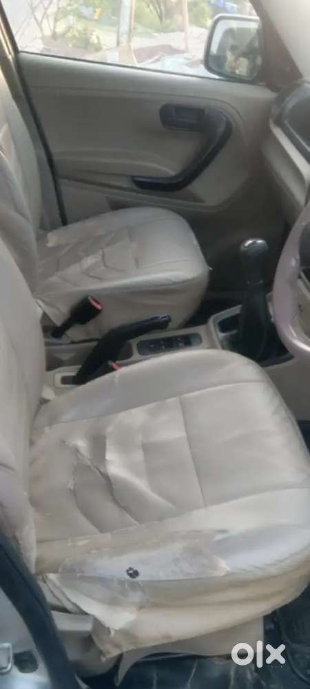 Mahindra Tuv300 T6