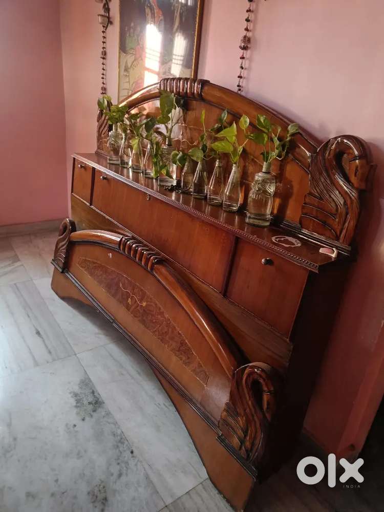 Wooden back and front of king size bed
