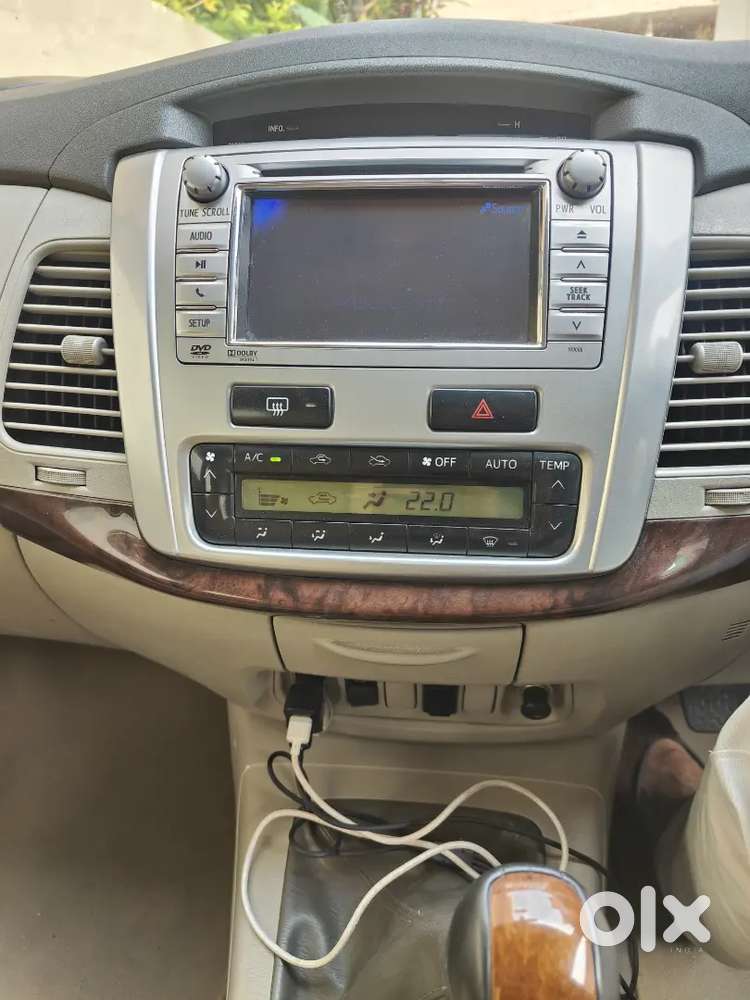 Toyota Innova 2.5v 7 Seater Gold Colour Complete Showroom Track