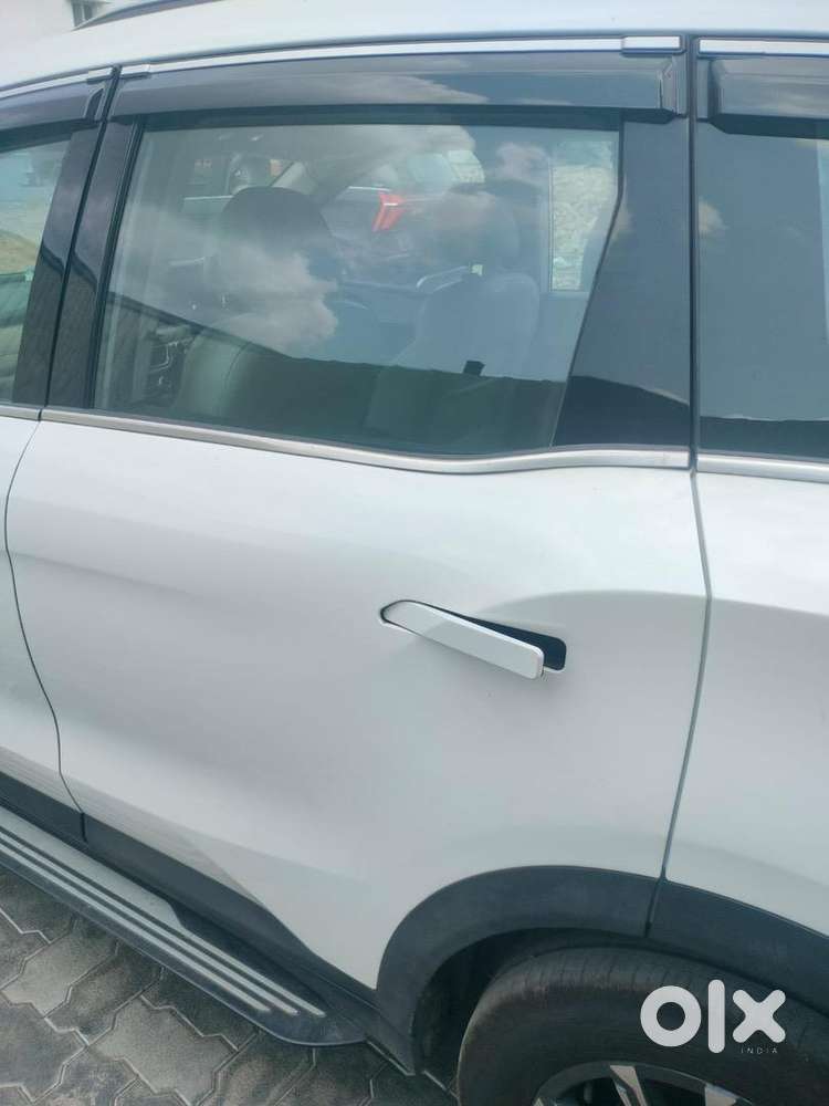 Xuv 700 Ax7l At Awd Diesel 2025 July Model
