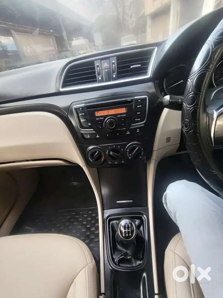 यह गाड़ी देखने ओर चलने में बहुत मस्त है