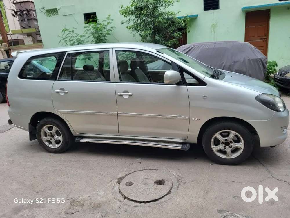 Showroom Track Toyota Innova 8 Seater Diesel 2009