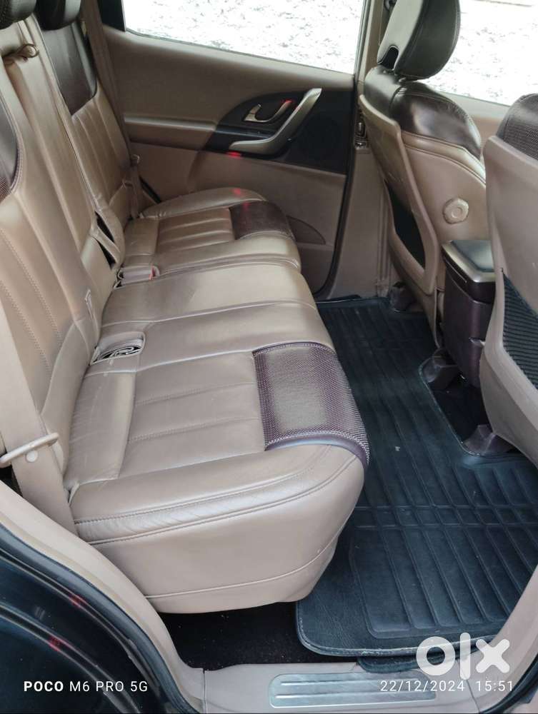 Xuv 500 W8 Top Variant , Manual